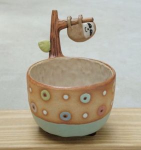 Chậu cây gốm handmade hình con lười độc đáo